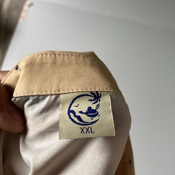 2Fun light weight button up shirt 100 % polyester unique print - Picture 4 of 4